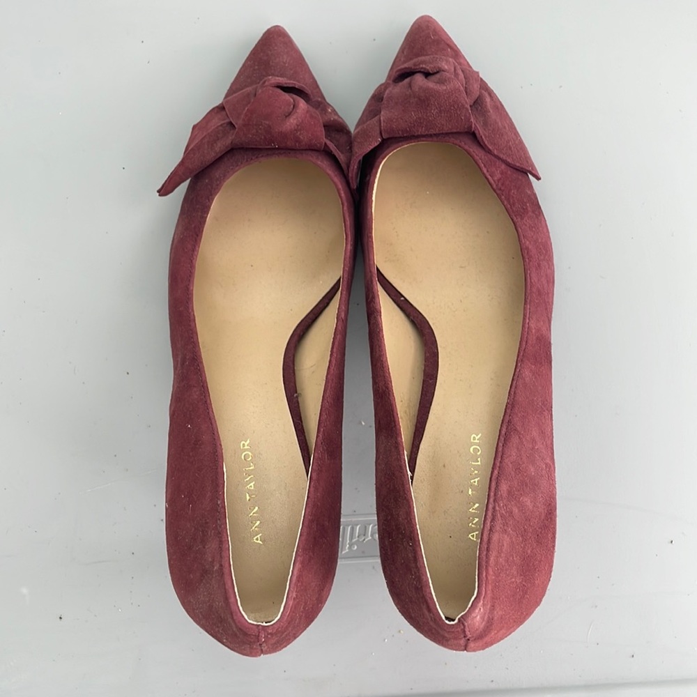 NWT ann Taylor maroon suede heels with bow on toes. Size 6.5